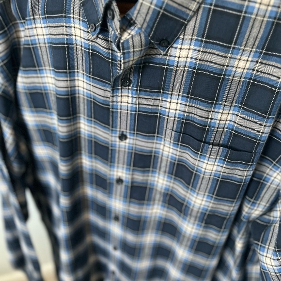 L.L. Bean Men's Navy and Cream Plaid Shirt - Picture 5 of 5